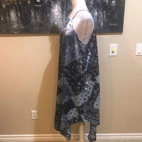 Elegant Satin Look Halter Neck Asymmetrical Hem Dress-Size M - Picture 3 of 8